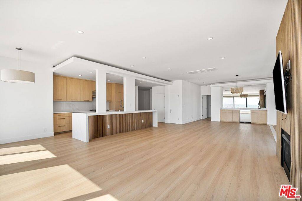 Marina Del Rey, CA 90292,1 Northstar ST #101