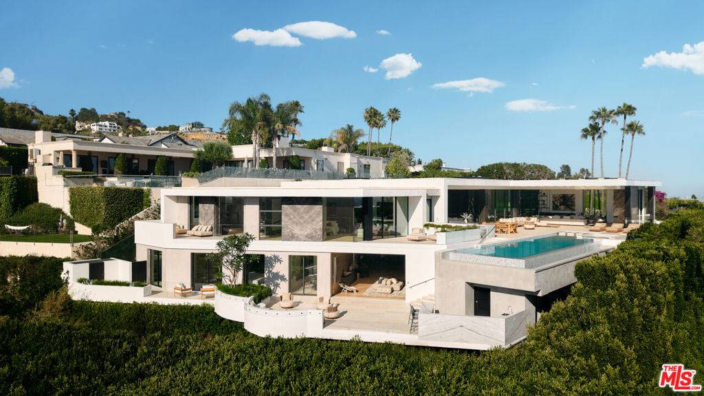 9259 Robin DR, Los Angeles, CA 90069