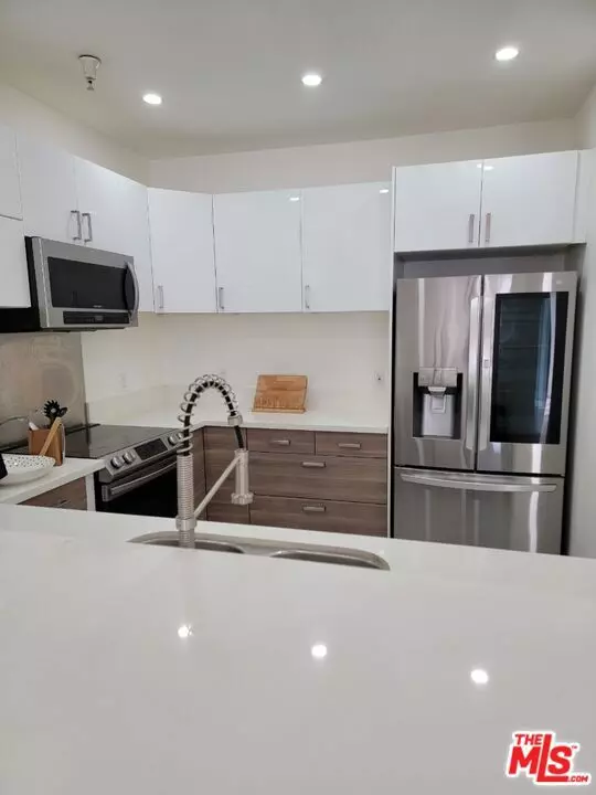 Los Angeles, CA 90005,625 S Berendo ST #310