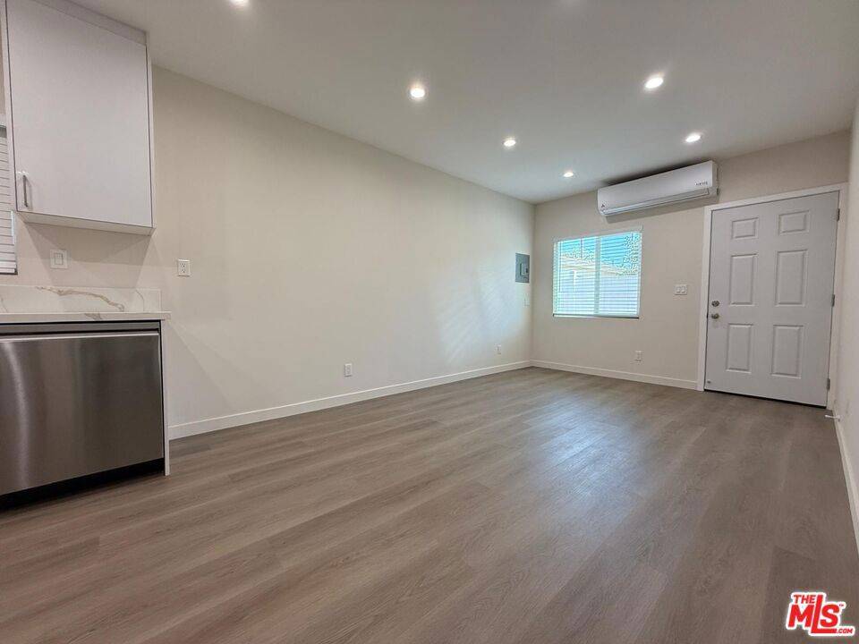 Van Nuys, CA 91405,14827 Lemay ST