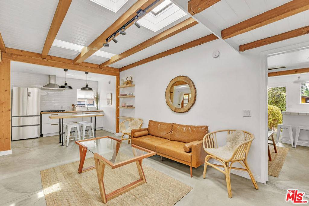 718 #A Vernon AVE, Venice, CA 90291