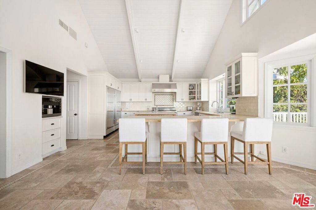 Pacific Palisades, CA 90272,1644 Casale RD