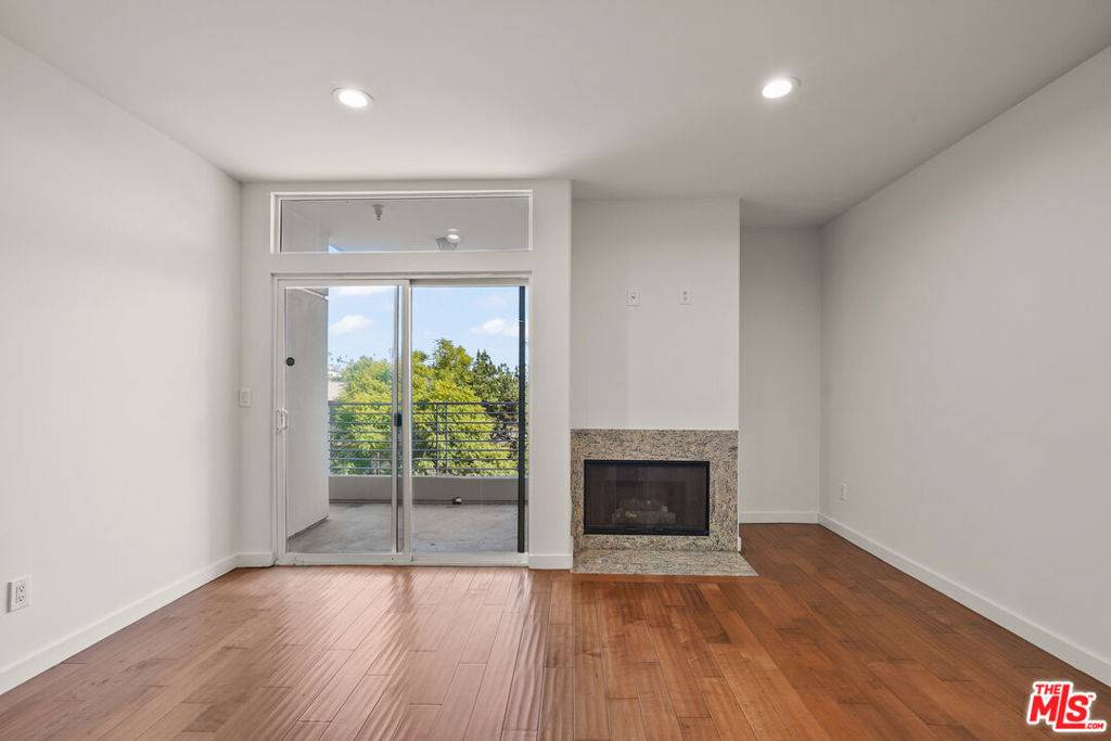Los Angeles, CA 90004,401 N Serrano AVE #305