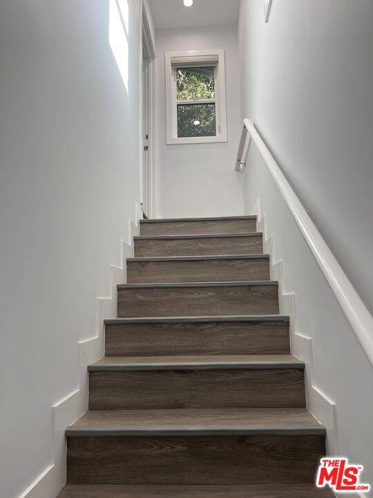 La Crescenta, CA 91214,6204 Mayfield AVE