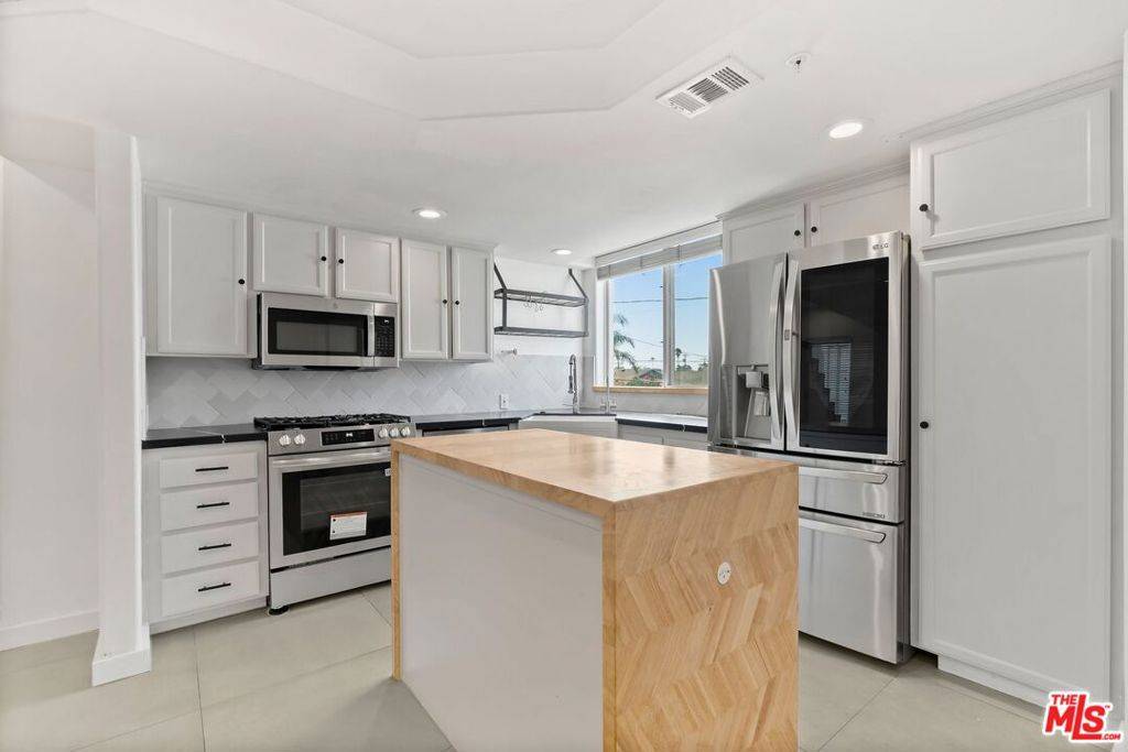 Los Angeles, CA 90066,3854 Beethoven ST #2