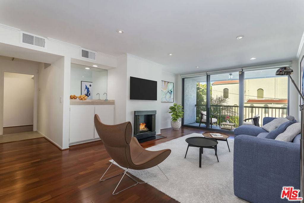 906 N Doheny DR #219, West Hollywood, CA 90069