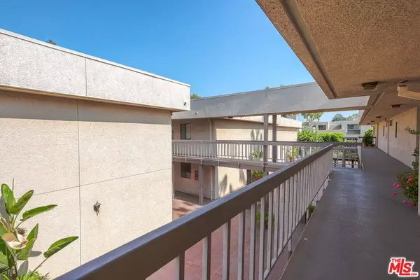 Sherman Oaks, CA 91403,15207 Magnolia BLVD #209