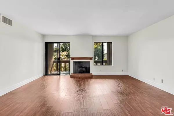 Sherman Oaks, CA 91403,15207 Magnolia BLVD #209
