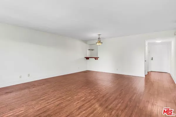Sherman Oaks, CA 91403,15207 Magnolia BLVD #209