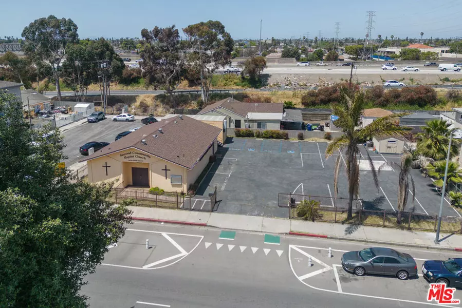 9825 S Broadway, Los Angeles, CA 90003