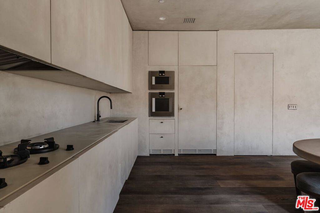 Calabasas, CA 91302,23500 Park Sorrento #C34