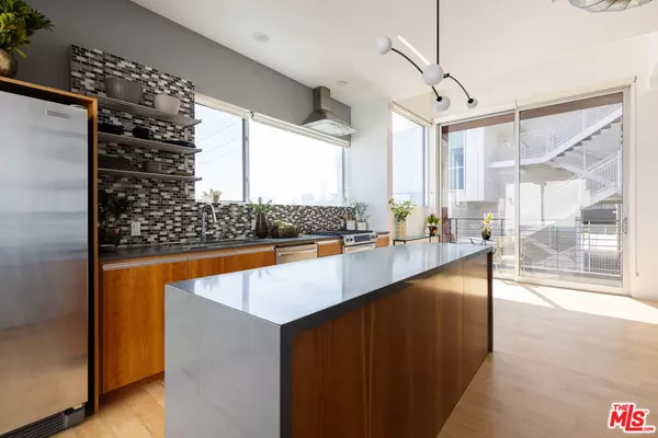 West Hollywood, CA 90069,1137 Hacienda PL #107