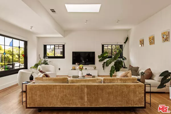 Los Angeles, CA 90036,623 N Sierra Bonita AVE