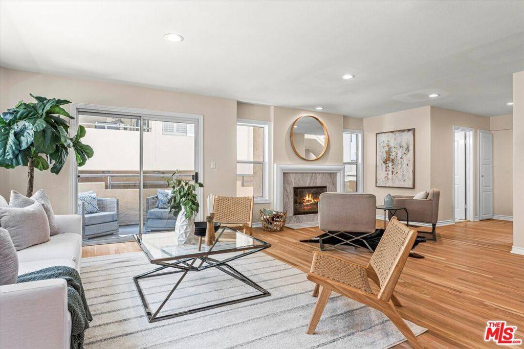 Manhattan Beach, CA 90266,Address not disclosed
