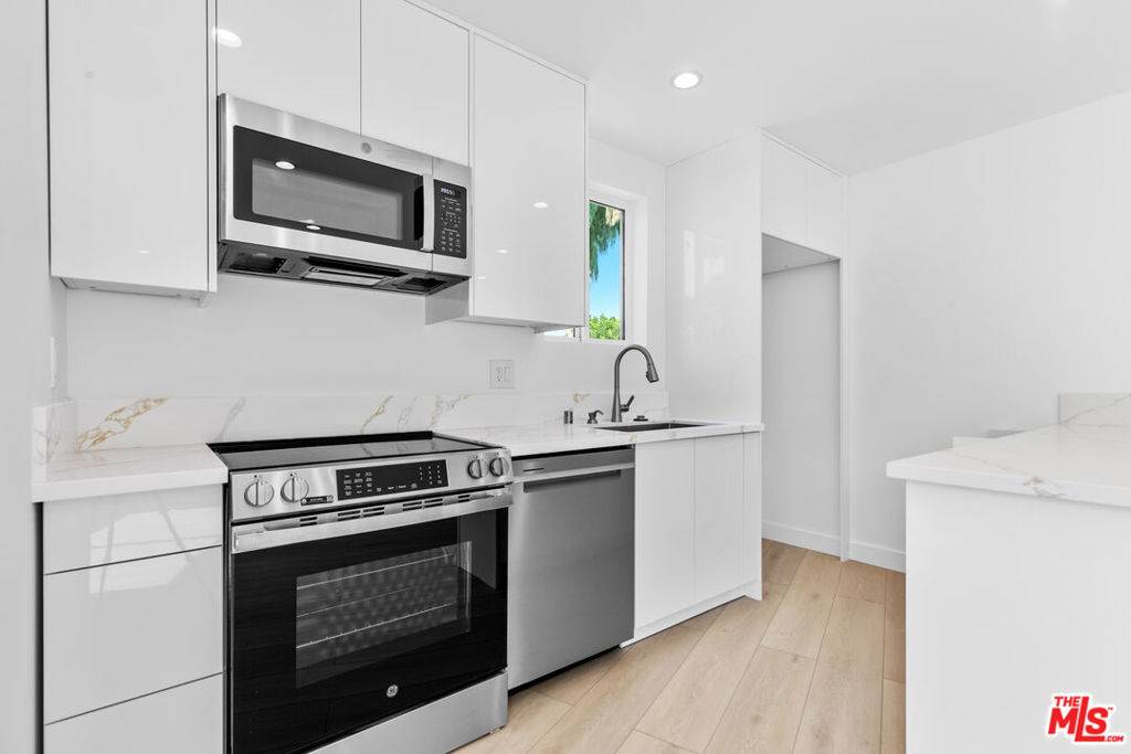 10941 Christine WAY, Tujunga, CA 91042