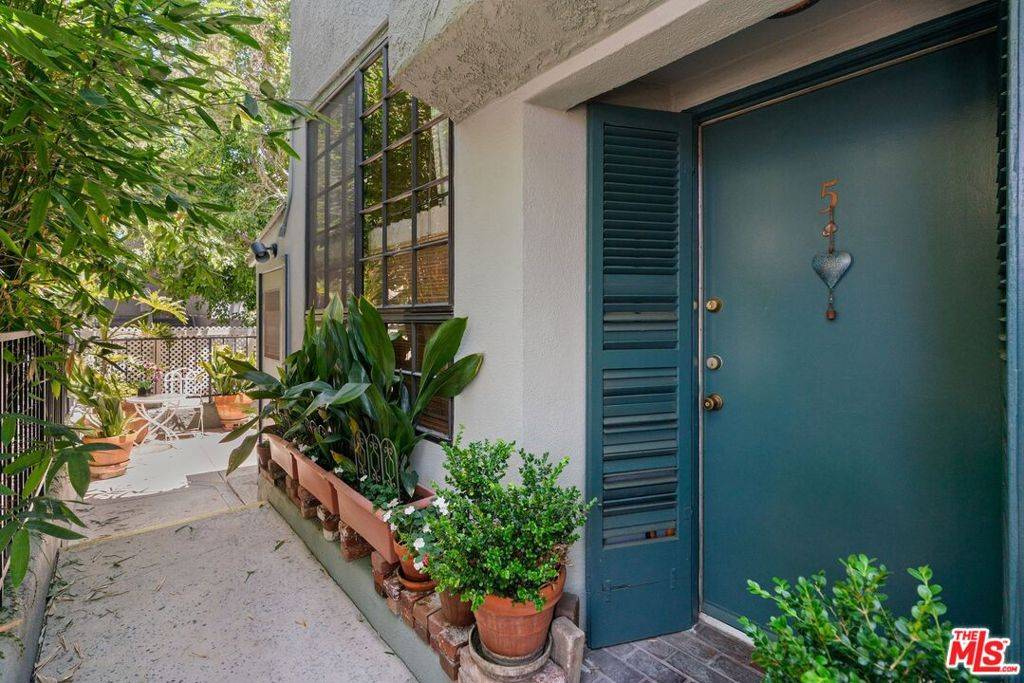 West Hollywood, CA 90069,800 Westmount DR #5