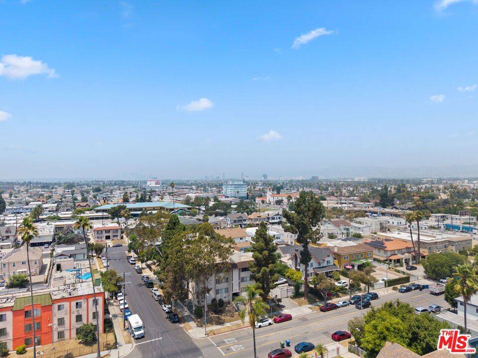 Los Angeles, CA 90019,1419 S Wilton PL