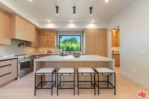 Sherman Oaks, CA 91423,4273 Murietta AVE