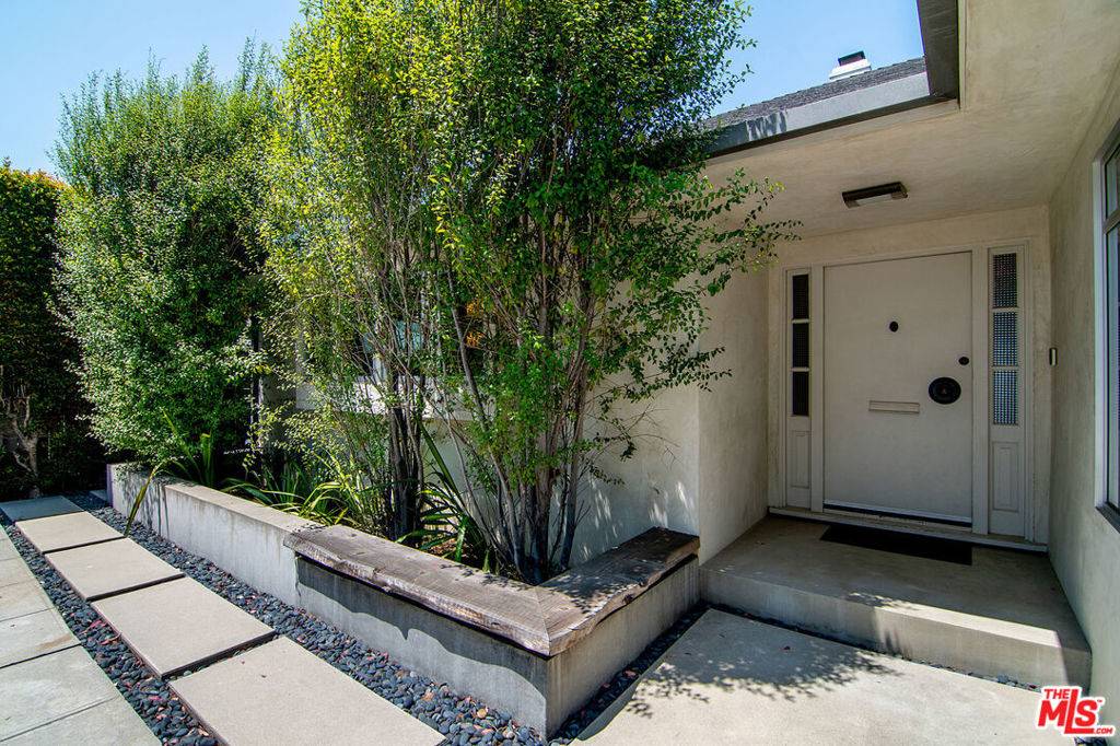 Los Angeles, CA 90034,9353 Duxbury RD