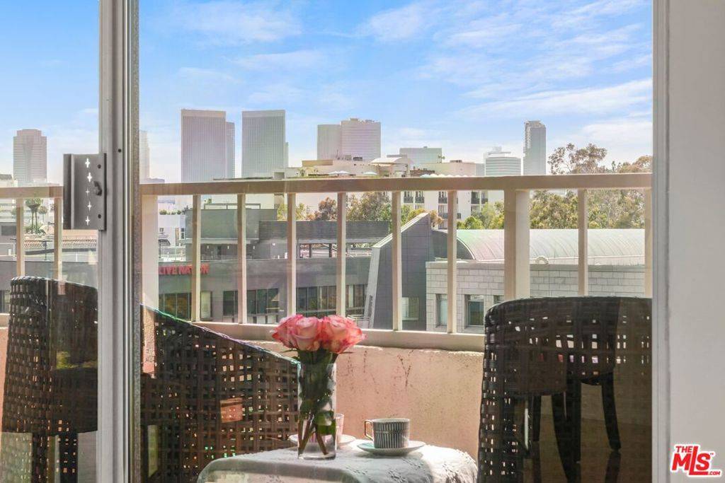 Beverly Hills, CA 90210,339 N Palm DR #PH1
