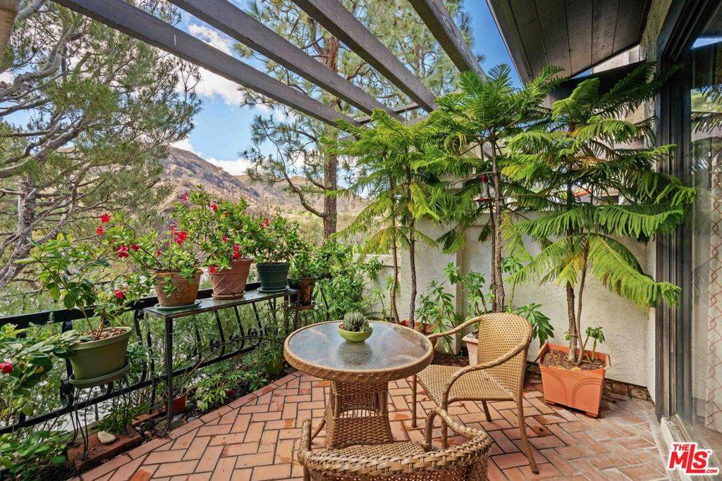 Pacific Palisades, CA 90272,1490 Palisades DR
