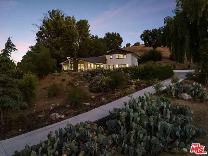9425 Gierson AVE, Chatsworth, CA 91311