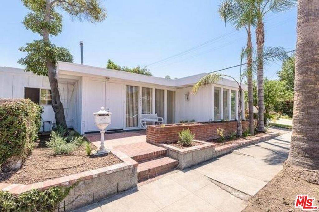 Los Angeles, CA 90049,11304 Isleta ST