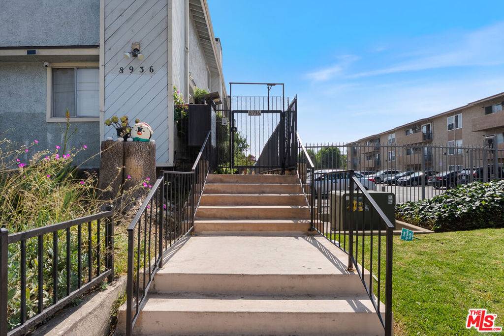 Panorama City, CA 91402,8936 Willis AVE #11