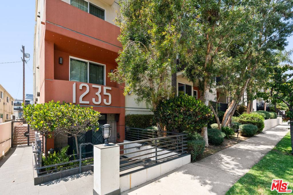 1235 Granville AVE #102, Los Angeles, CA 90025