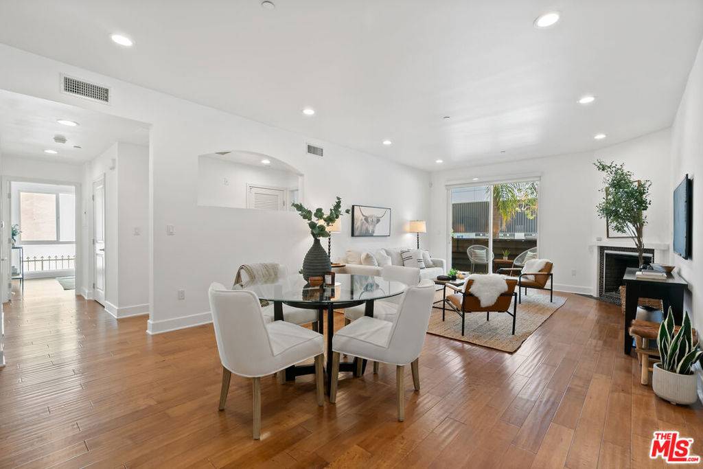 Los Angeles, CA 90025,1235 Granville AVE #102