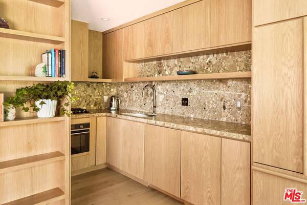 West Hollywood, CA 90069,9061 Keith AVE #307