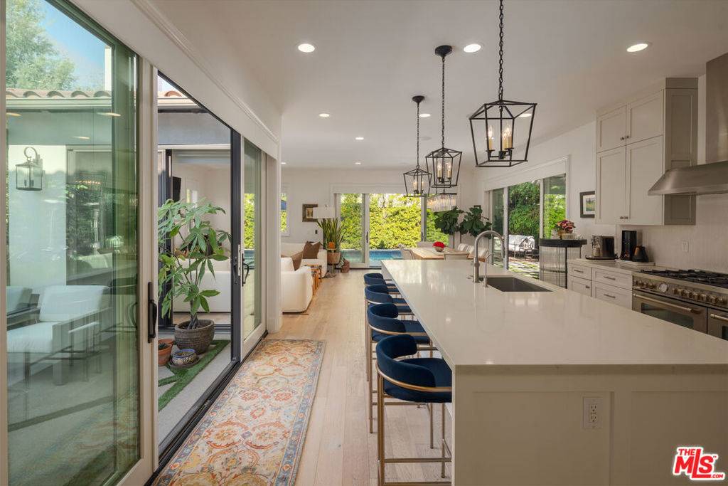 Los Angeles, CA 90036,538 N Sierra Bonita AVE