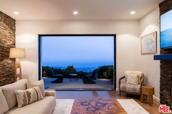 Santa Barbara, CA 93105,5651 W Camino Cielo