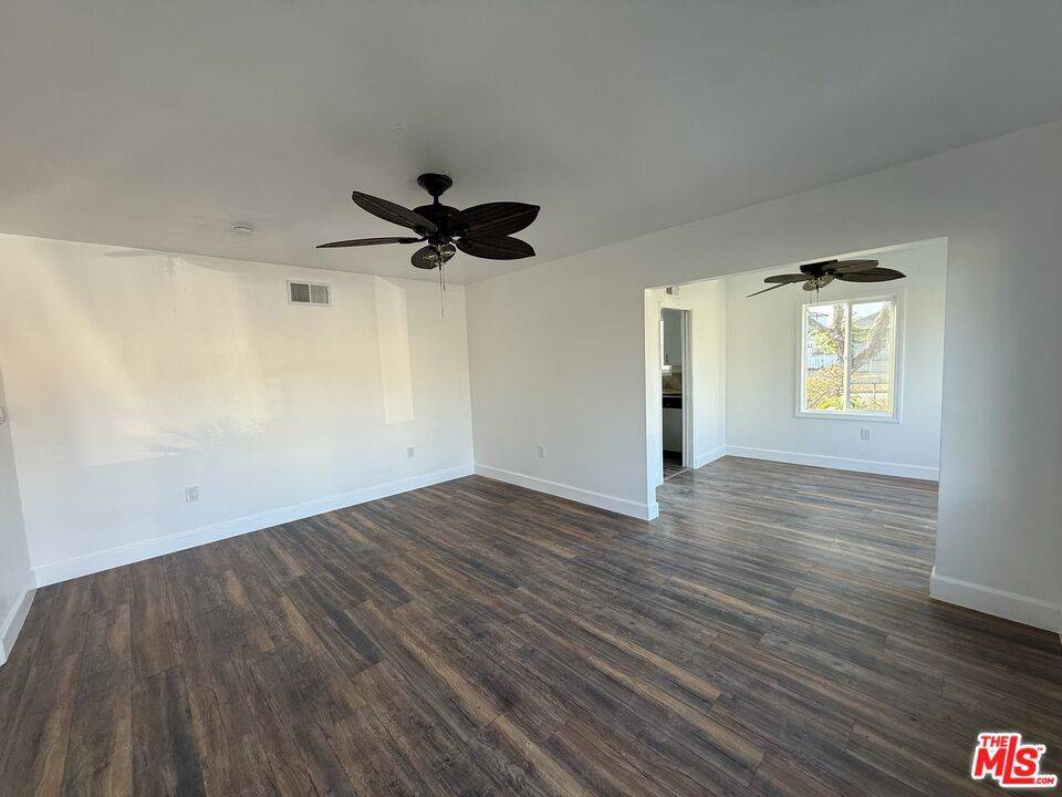 Los Angeles, CA 90047,11003 Ruthelen ST