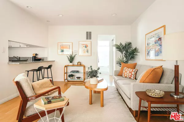 Los Angeles, CA 90027,1930 N Vermont AVE #207