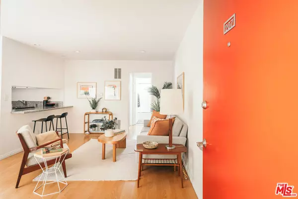 Los Angeles, CA 90027,1930 N Vermont AVE #207