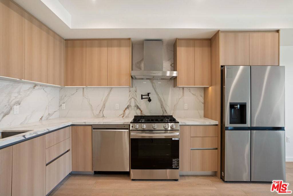 Los Angeles, CA 90035,1414 S Beverly Drive DR #302