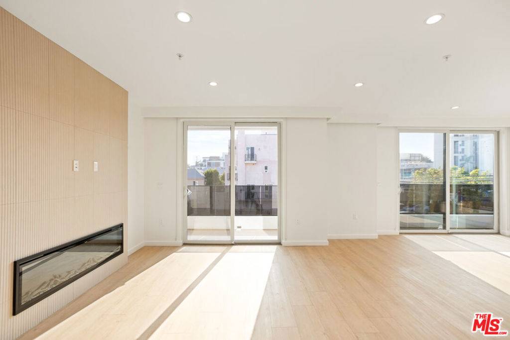 Los Angeles, CA 90035,1414 S Beverly Drive DR #303