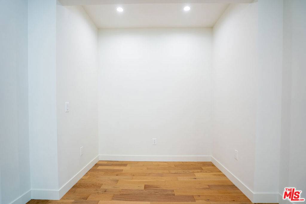Los Angeles, CA 90048,6511 Orange ST