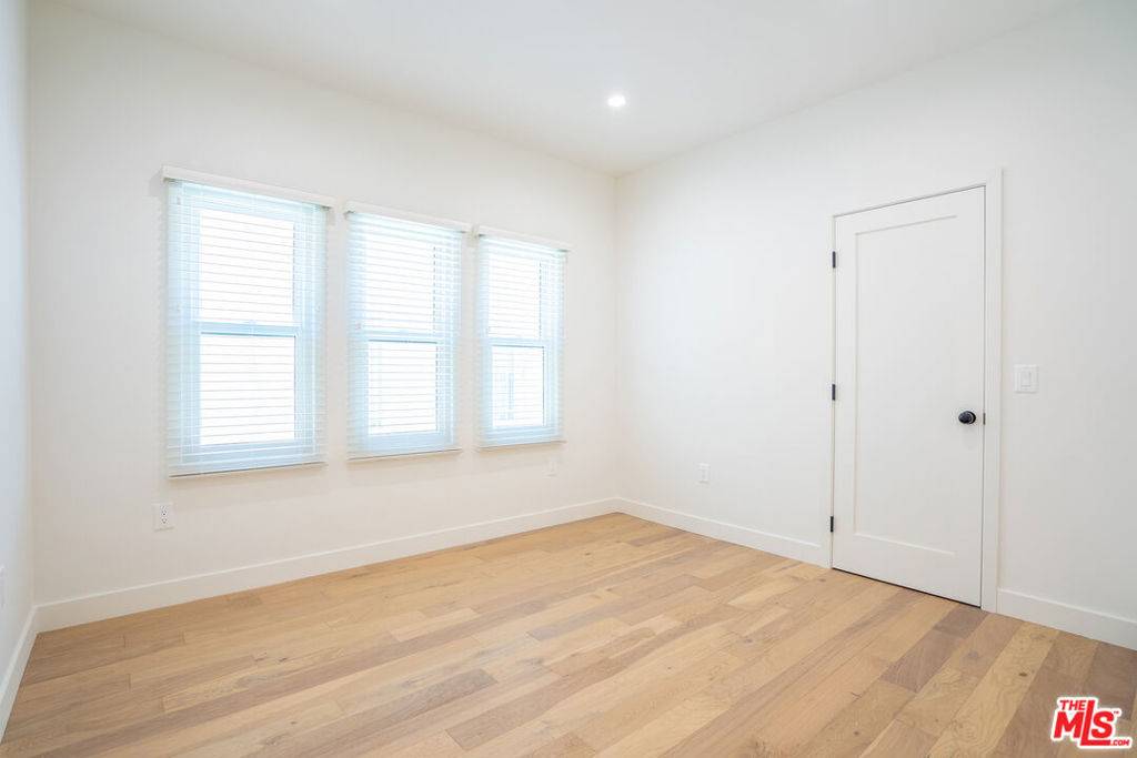 Los Angeles, CA 90048,6511 Orange ST