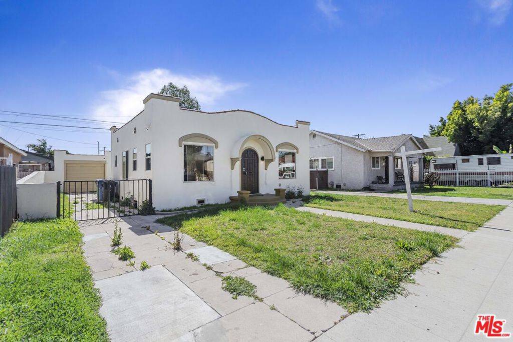 Los Angeles, CA 90047,1622 W 66th ST