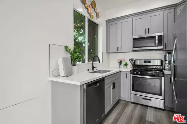 Los Angeles, CA 90038,1255 N Gower ST #3/4
