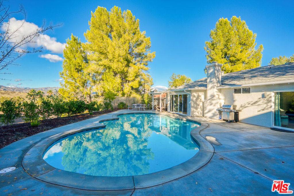 8961 Farralone AVE, West Hills, CA 91304