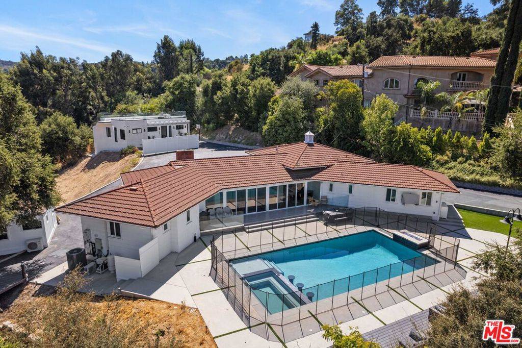 4620 Caritina DR, Tarzana, CA 91356