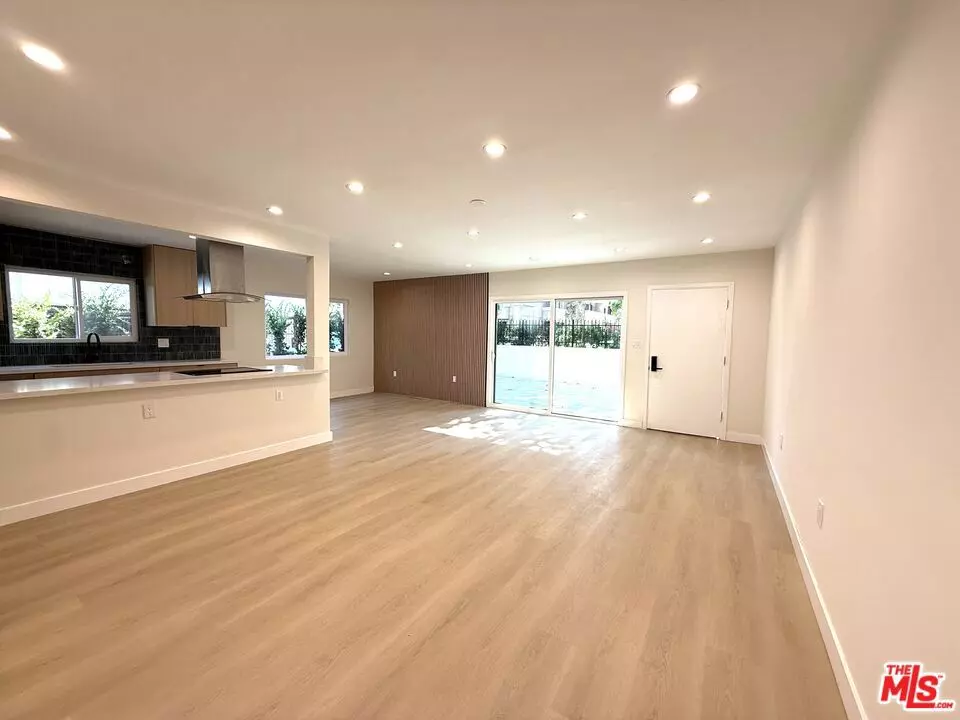 Los Angeles, CA 90048,322 S Swall DR #1