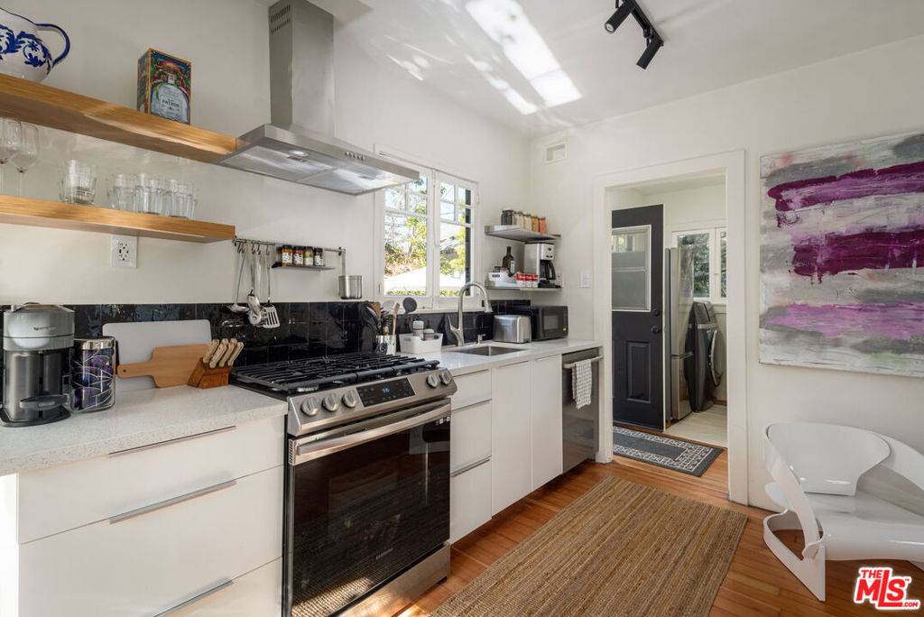 Venice, CA 90291,947 Amoroso PL