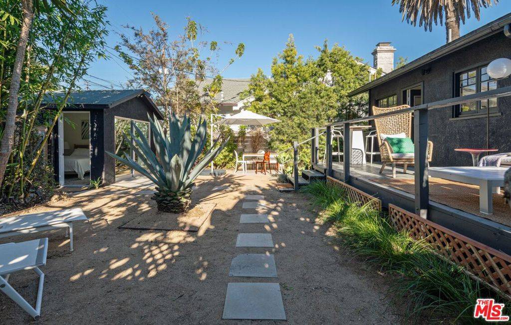 947 Amoroso PL, Venice, CA 90291