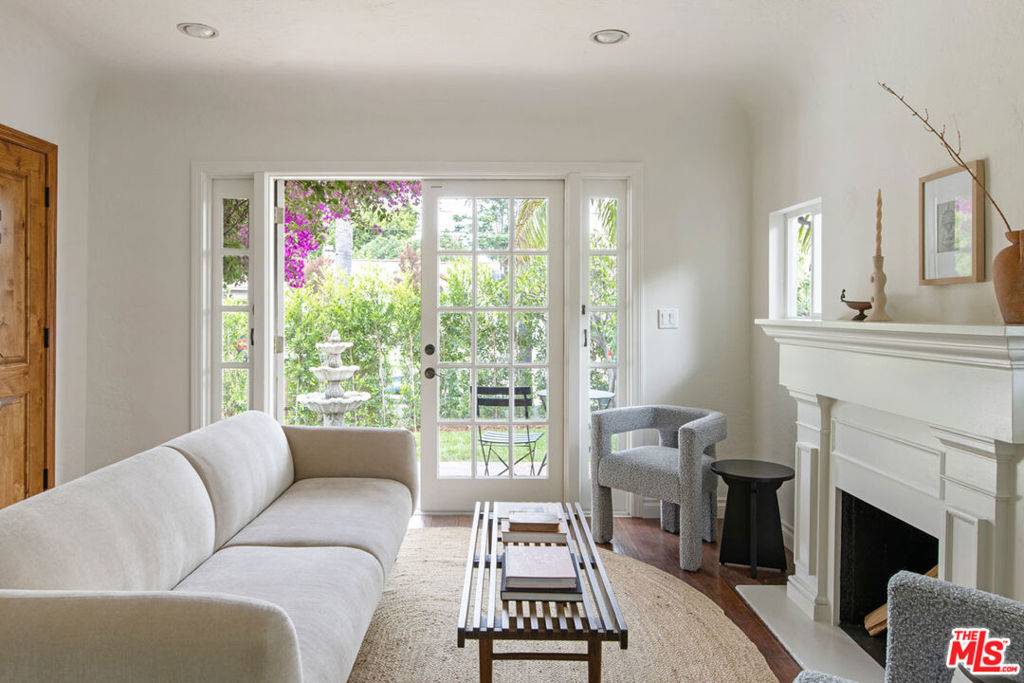 Los Angeles, CA 90039,2919 Gleneden ST