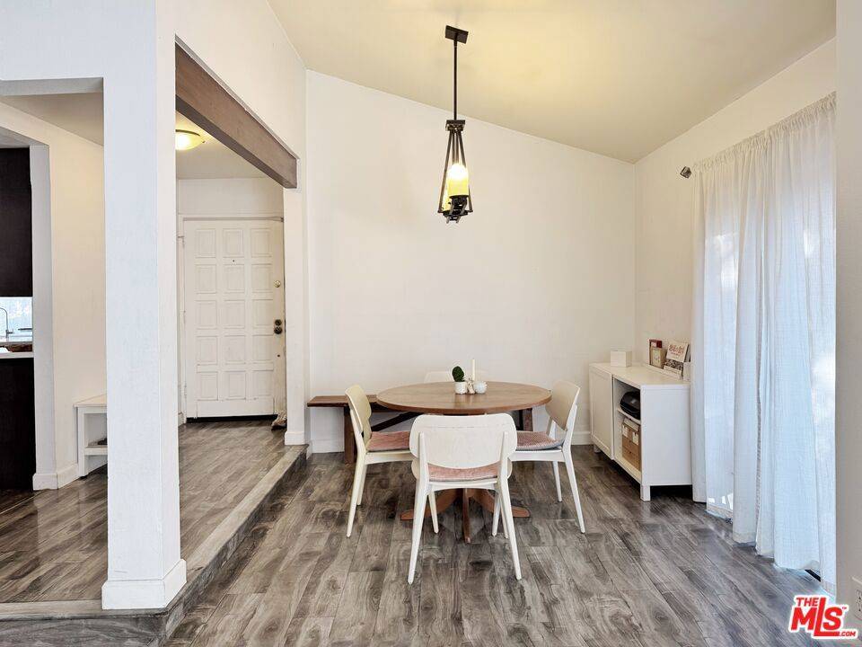 Woodland Hills, CA 91367,5800 Owensmouth AVE #25