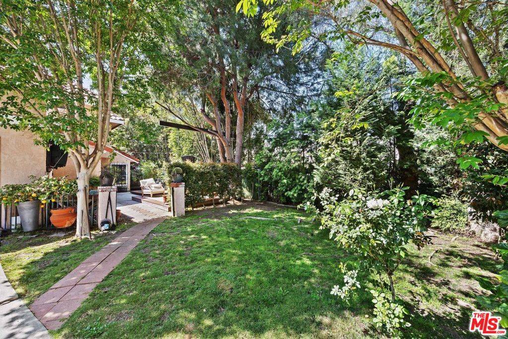 Los Angeles, CA 90036,645 N Mc Cadden PL